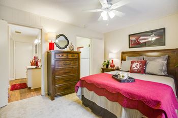 Brookstone-apartments-tuscaloosa-university-of-alabama-furnished 01